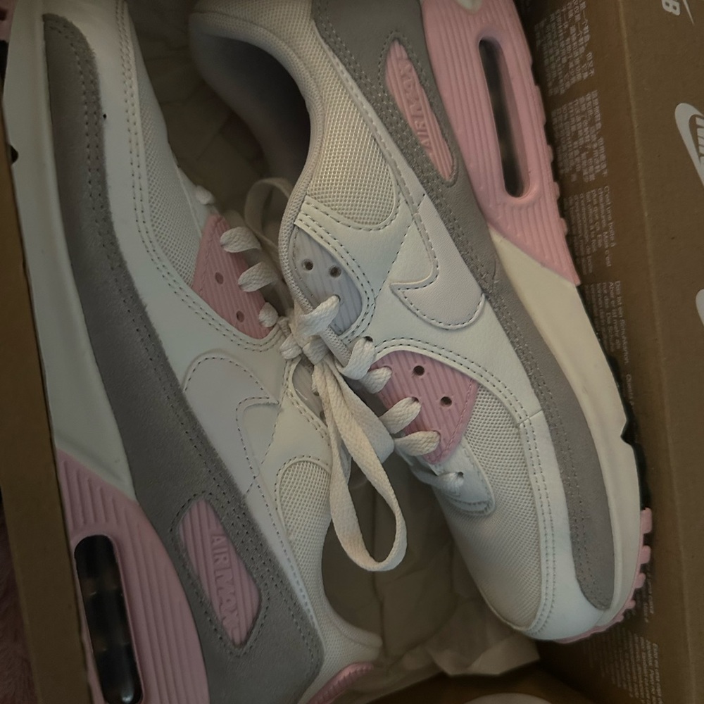 Nike Air Max 90 / Women’s 9